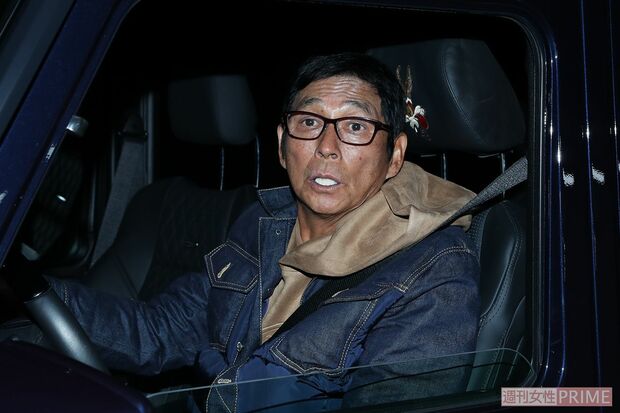 舞台の仕事から帰宅したさんまを直撃。寒空の下の記者を気遣う優しさを見せた