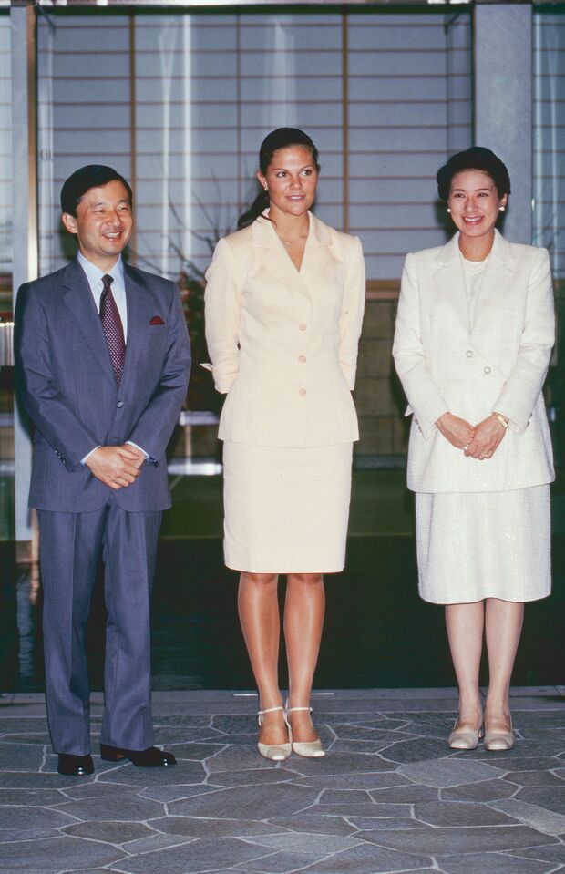 '01年10月、スウェーデンのヴィクトリア皇太子が来日。東宮御所（当時）で出迎えられる当時の皇太子ご夫妻