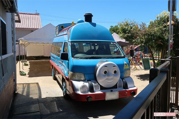 取材時は、児童が閉じ込められた送迎バスは見当たらず。あったのは、もう１台の送迎バスだけ