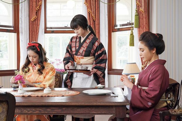 今田美桜・写真真ん中、山口紗弥加・写真右、高石あかり・写真左『わたしの幸せな結婚』（c）2023映画『わたしの幸せな結婚』製作委員会