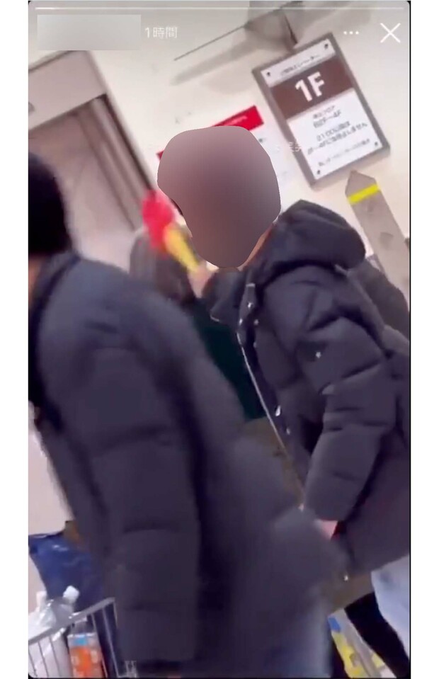 まさに老女をピコピコハンマーで叩いた瞬間（2/6）