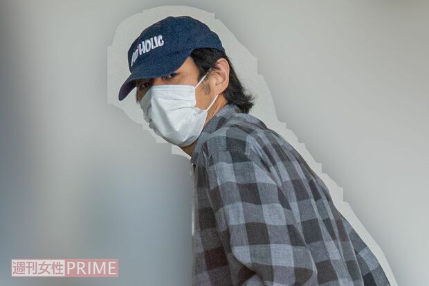 直撃取材に驚いた様子の宮藤官九郎