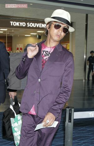北京コンサートに向けて羽田空港に到着した木村拓哉(2011年)