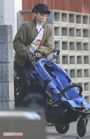 '19年4月の昼下がり、保育園に長男を迎えにきた若槻千夏