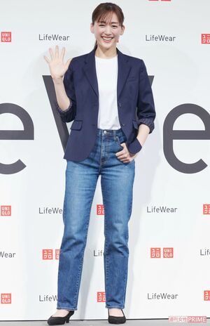 綾瀬はるかは長年ユニクロのCMキャラクターを務めている（2021年）