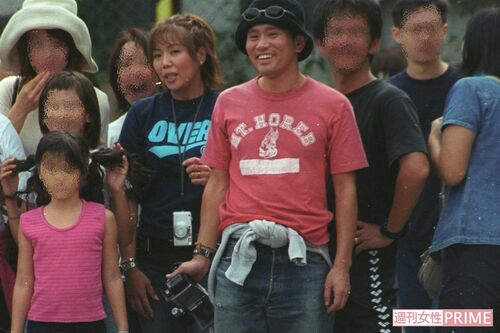 息子の運動会に参加する、浜田雅功と小川菜摘