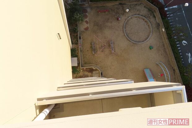 9階から見下ろすと目がくらむような高さ