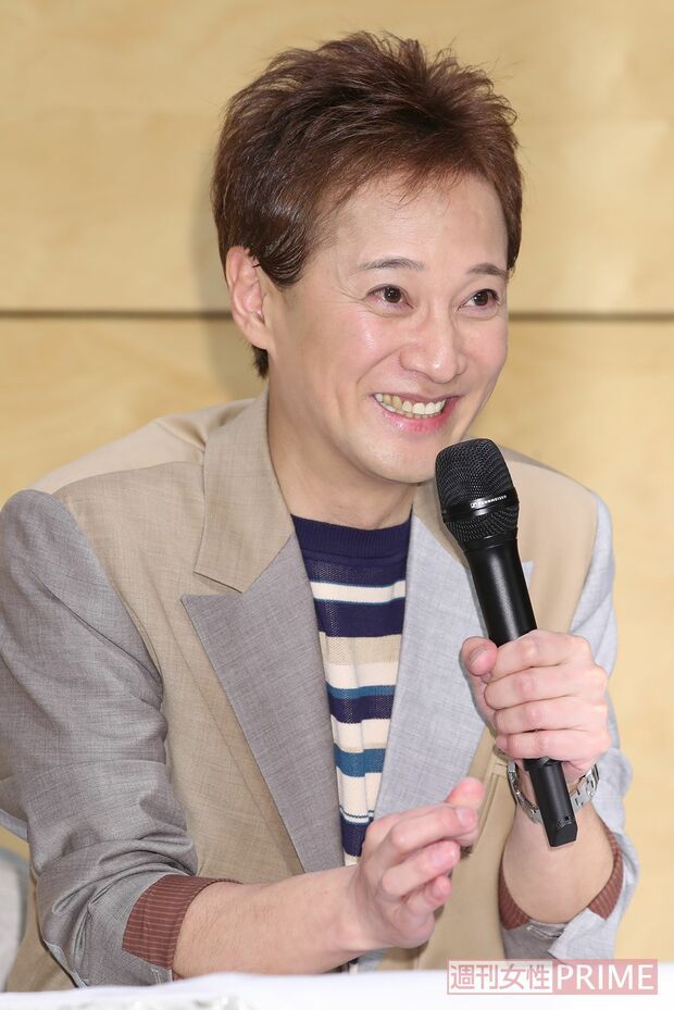 夏に急性虫垂炎の手術を受けて以降、激やせぶりやレギュラー番組を休むことが増え体調不安が伝えられていた。年内いっぱいの休養を宣言したが、復帰の時期は未定。