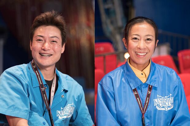 （左）演技直前に、父・木下さんとの思い出を語る次男・英樹さん。現役の空中ブランコのフライヤー。木下さんを「剣道をやっていたこともあり、姿勢や礼儀作法にはとても厳しい人」と語る。（右）千葉るみさんは元・つりループショーの人気女優。アルバイトをきっかけに、木下サーカスに入社。昨年20年続けた現役を引退、演技助監督の仕事についた。撮影／渡邉智裕