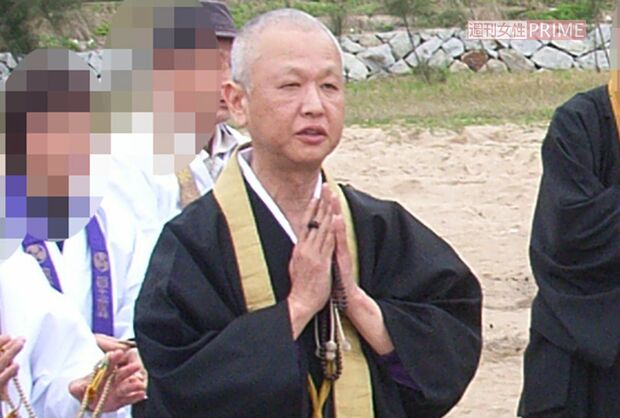 男性僧侶だったころ。神戸から片道3時間かけて大学に通い直し、新聞記者から仏の道へ