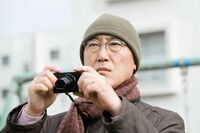 佐野史郎が“過激老人”を演じる『限界団地』 主人公を老人にした切ない理由とは?