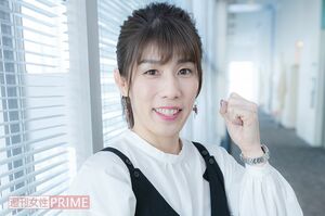 “キレイになった”という声に対して、「やり始めたことと言えばマツエクとネイルくらい。これまではやりたくてもできなかったので（笑）」と笑顔も。新たなステージで再出発！　撮影／齋藤周造