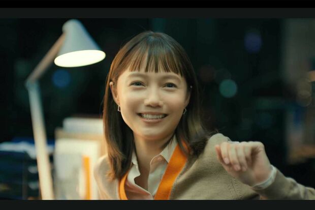 マクドナルド「月見シリーズ」のCMに出演する宮崎あおい(マクドナルド公式YouTubeより)