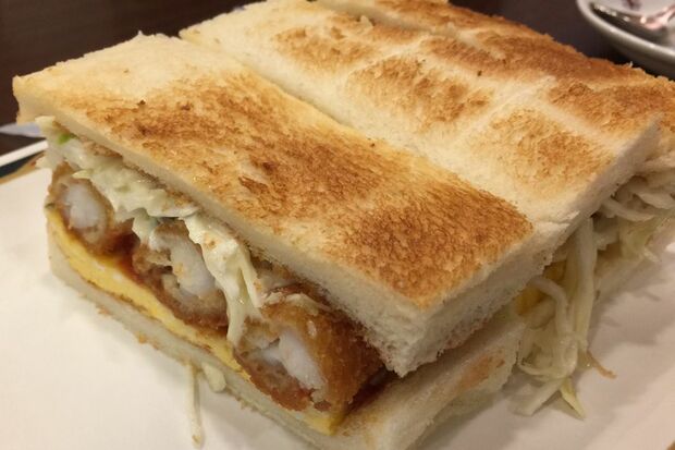 名古屋は喫茶文化。小倉トーストもいいけど私は『コンパル』エビカツサンド推し！　＃愛知　＃『スガキヤ』ラーメンも県民食！