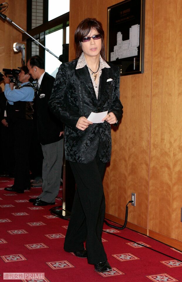 サングラスをしても隠れない芸能人オーラの京本政樹（'07年、陣内智則・藤原紀香結婚披露宴）