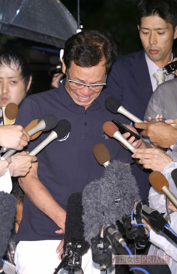 「バカ野郎と突き放したいですけど、家族ですから」と涙ながらに答える清水アキラ（'17年10月）