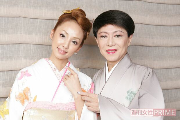 一緒に買い物に行くと、美川さんは似合うかどうかはっきり助言する神田の意見をよく聞くそうだ（撮影／坂本利幸）