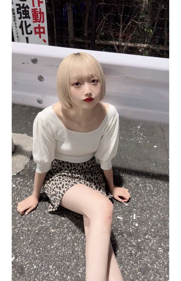 映画『頂き女子』で主演を務めるアイドルグループ『LADYBABY』の月街（つきまち）えい（『LADYBABY』公式Xより）