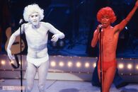 【紅白歌合戦ハプニング集】いつの時代も現る、ツワモノたちの「勇姿」