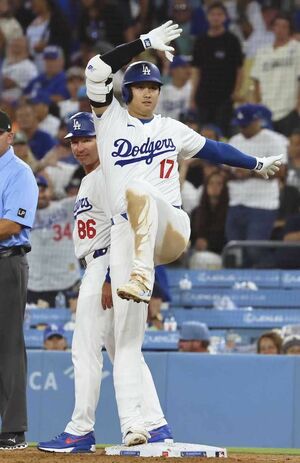 ドジャースの選手が塁に出ると行う“キケポーズ”。大谷が発端のよう　写真/大谷翔平