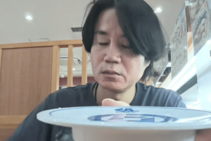 『はま寿司』での迷惑行為で逮捕された新西悠太容疑者(TikTokより)