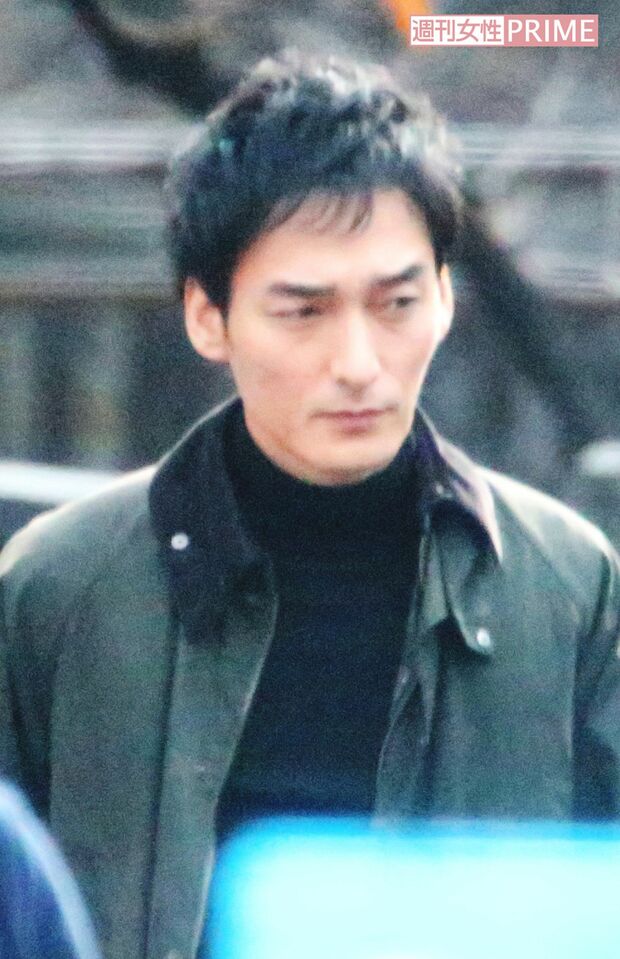 昨年12月、『嘘の戦争』ロケに臨む草なぎ