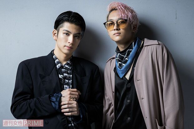 （左から）長谷川慎、鈴木昂秀　撮影／廣瀬靖士