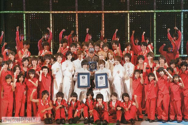 会葬礼状とともに関係者に手渡されたアルバム。ジャニーさんが手がけたアイドルたちの足跡や思い出の写真、ジャニーさんの少年時代の写真なども収められている