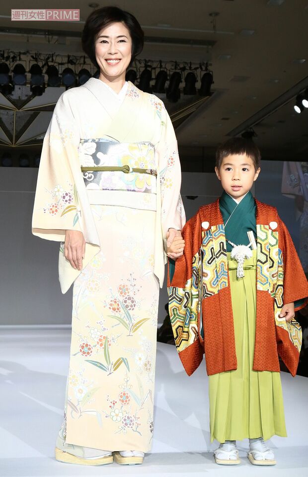 寺島しのぶと、パリコレ経験もある息子の眞秀