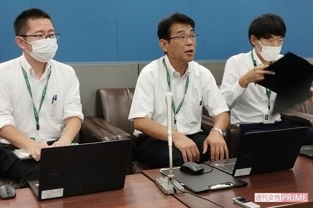 桐生市の特別監査の結果について記者に説明する群馬県地域福祉課の職員　撮影／小林美穂子