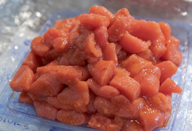 1番人気の“生明太子”を試食。つぶプチ感がスゴイ!