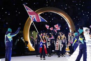 ミラノ・コルティナ五輪の開会式で行進するイギリス代表選手団（代表撮影）