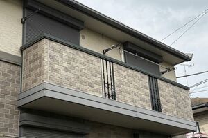 園田容疑者宅のベランダにあった洗濯物は取り込まれていた