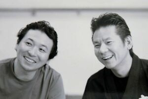 飯田譲治氏（左）と今井雅之さん（飯田氏提供）