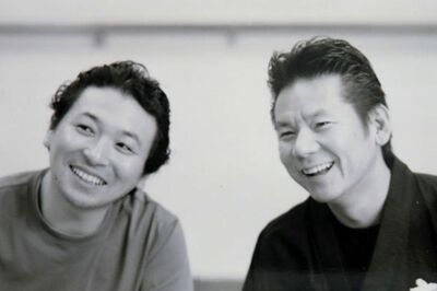 飯田譲治氏（左）と今井雅之さん（飯田氏提供）