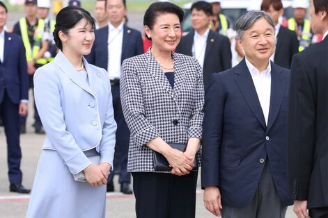 《天皇家ダイアリー》愛子さま、淡いピンクの帽子＆ドレスにパールの小物を合わせた“上品ファッション”で…