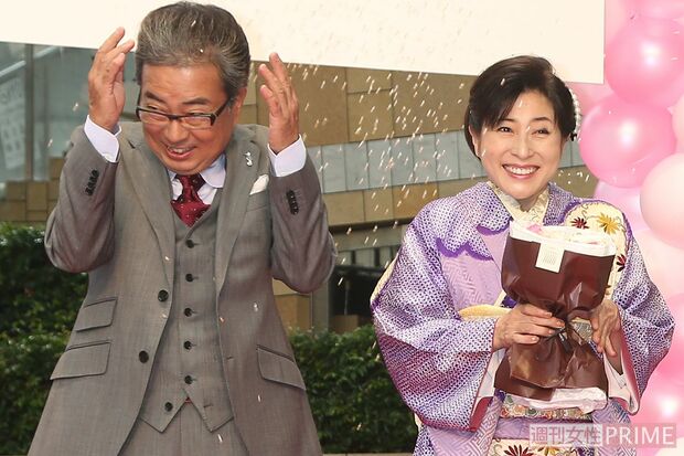 2013年、三重県鳥羽市のイベントに出席した大和田漠と岡江久美子さん