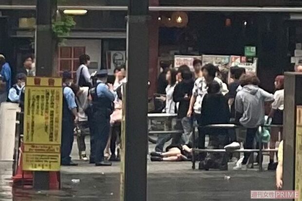 爆竹が鳴り、また警察官出動