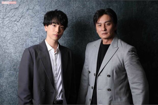 黒羽麻璃央（左）と本宮泰風　撮影/北村史成