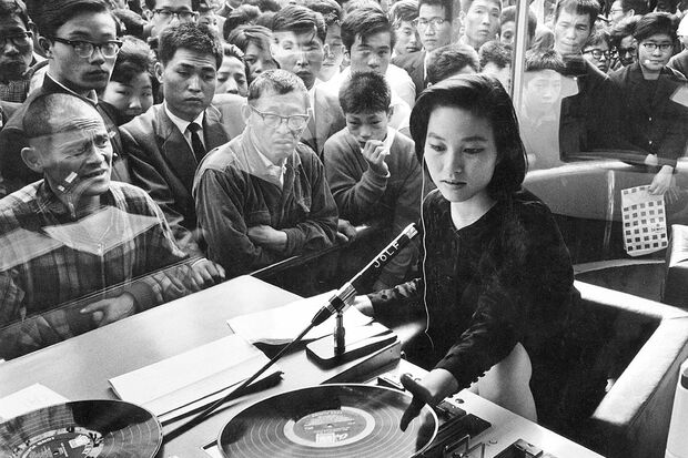 1963年、西銀座サテライトスタジオニッポン放送にて。ラジオDJとしても活躍した