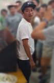 たくさんの人に囲まれて打ち上げのBBQパーティーを楽しむ国分太一(元スタッフ提供)