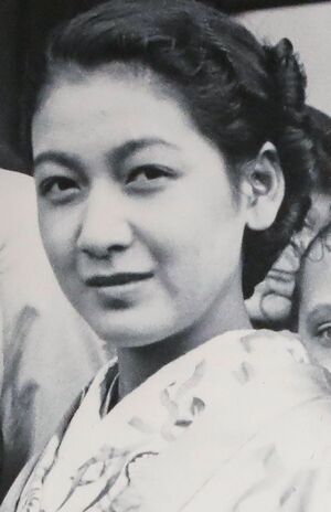 14歳のときに原節子（本名・会田昌江）で映画デビュー。『河内山宗俊』の撮影中にドイツの映画監督の目にとまり、日独合作映画のヒロインに抜擢され注目される