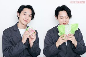 「いろんな具材が入ったハンバーガー」食べ方:ファストフードこそ、ゆっくり食べることを意識 撮影/山田智絵