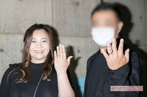 オンライン結婚会見後、報道陣にラブラブのツーショットを披露した華原朋美だが……