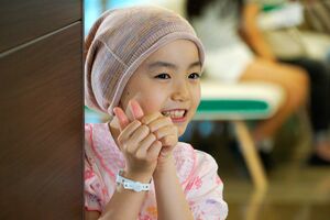 青柳はな役の稲垣来泉『TWOWEEKS』(c)フジテレビ