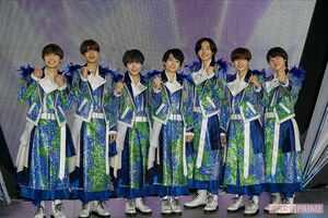 （左から）藤原丈一郎、高橋恭平、大西流星、西畑大吾、道枝駿佑、長尾謙杜、大橋和也。関西ノリながら曲はラブソング系が多い