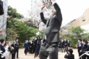 先輩社員からブーケトスのイベントも（HPより）