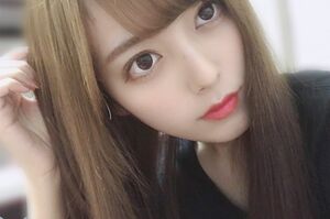 SNSに自撮り写真をアップする『豆柴の大群』メンバーのナオ・オブ・ナオ (Twitterより)