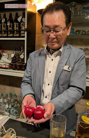 友人で演歌歌手のいたばし太郎氏が営むスナックには、ガッツ石松さんのサインが飾られている