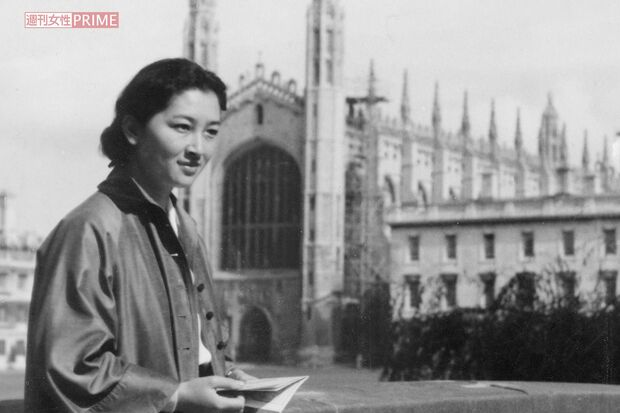 陛下からプロポーズを申し込まれたあと、おひとりでイギリス旅行へ（'58年ごろ）